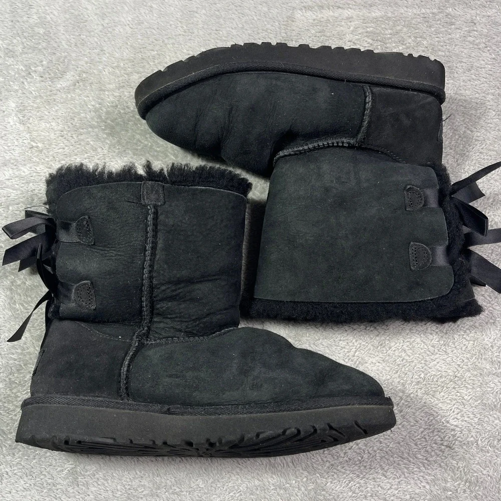 UGG Australia Black Suede Leather Shearling Ribbon Bow Short Boots‎ US 4